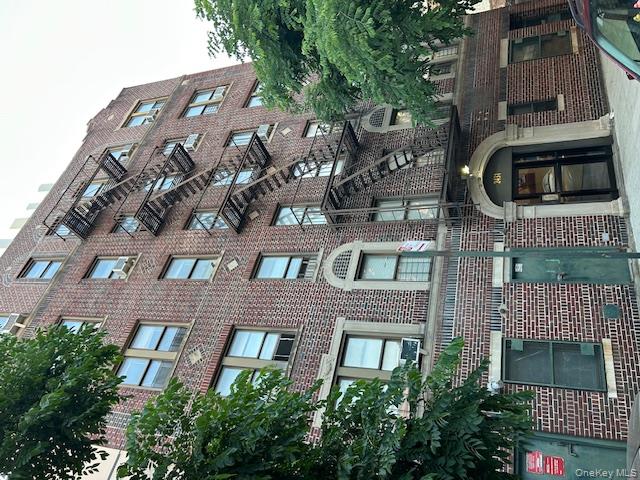 2431 Crotona Avenue Property Photo 1