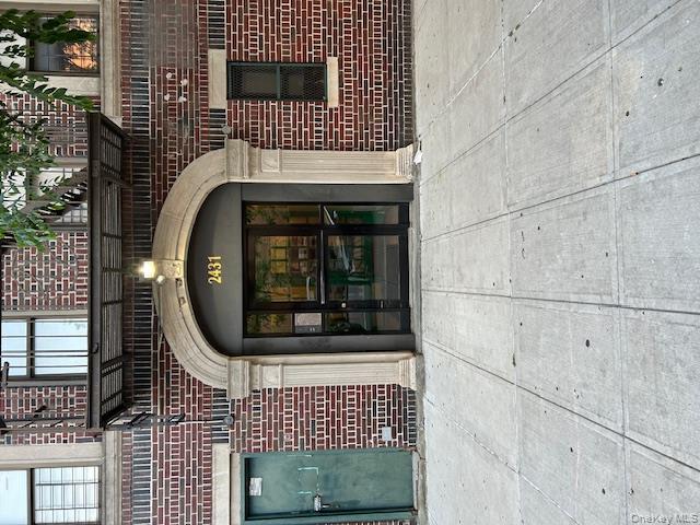2431 Crotona Avenue Property Photo 2