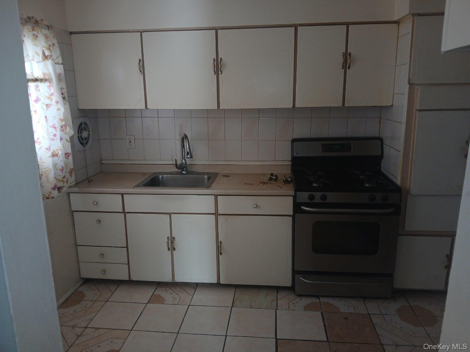 255-29 149th Road Property Photo 5