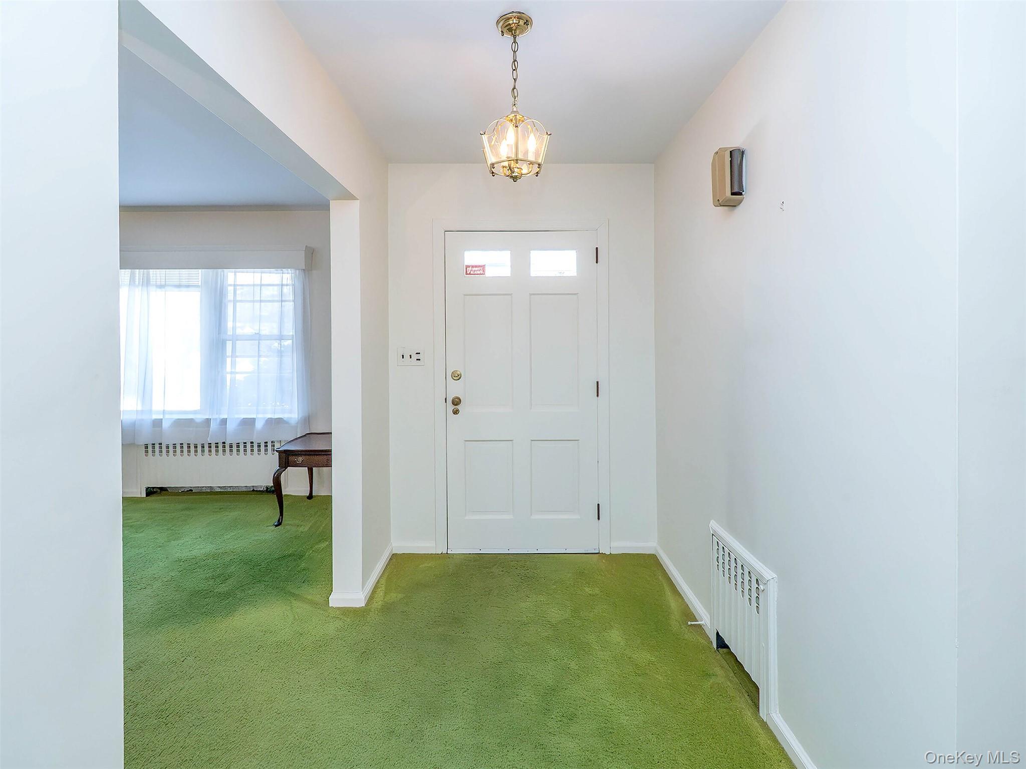 856 Glen Cove Avenue Property Photo 3