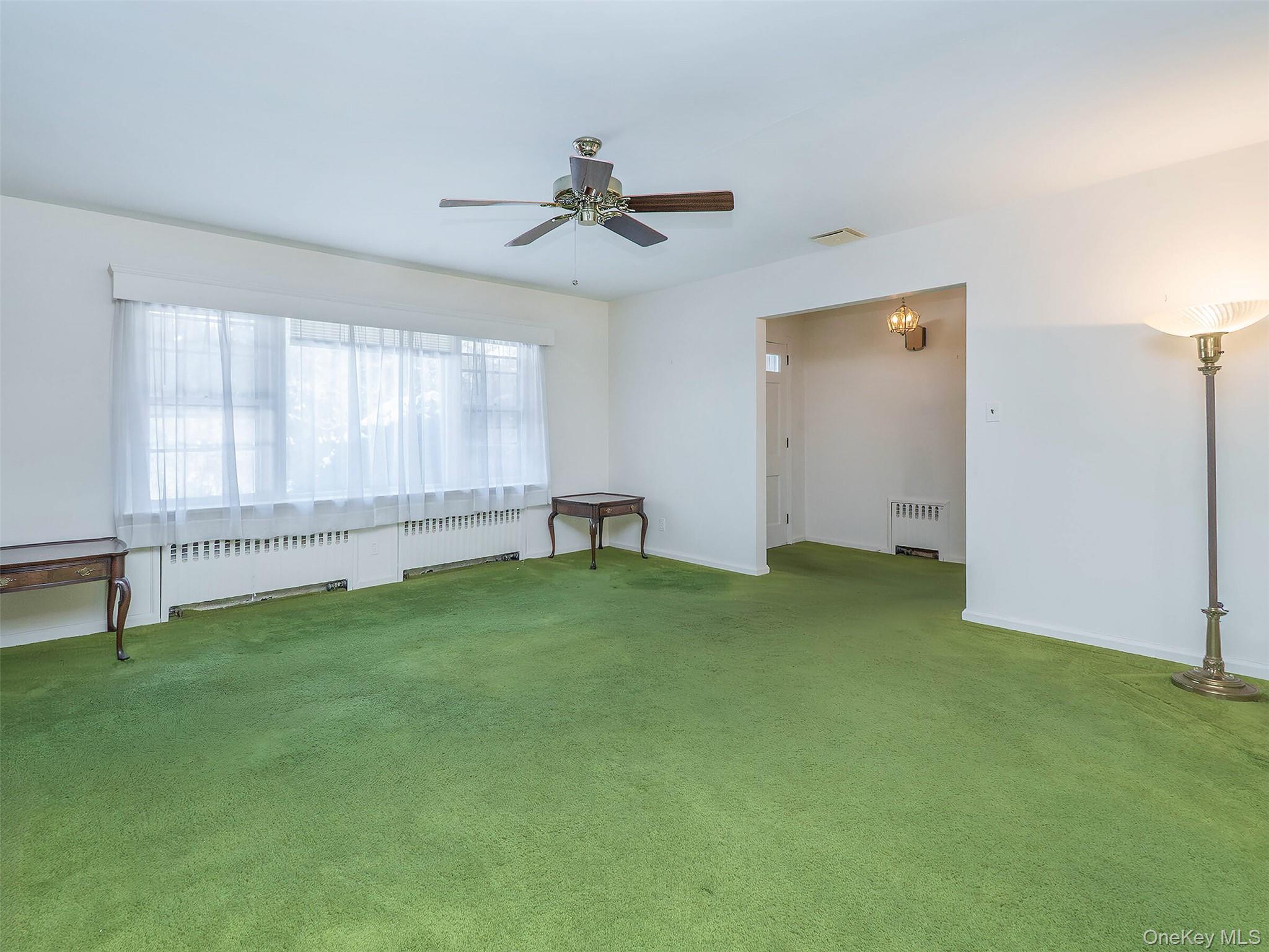 856 Glen Cove Avenue Property Photo 4