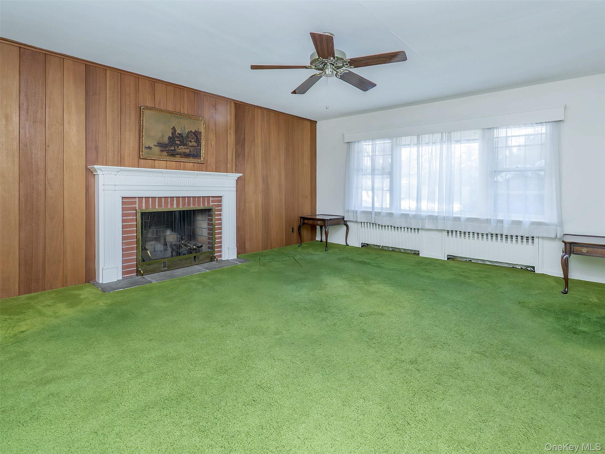 856 Glen Cove Avenue Property Photo 5