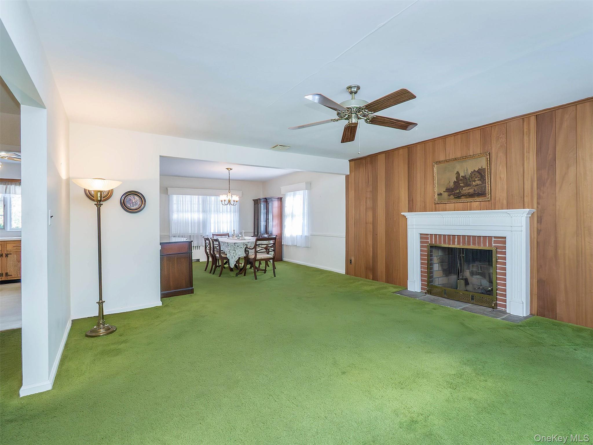 856 Glen Cove Avenue Property Photo 6