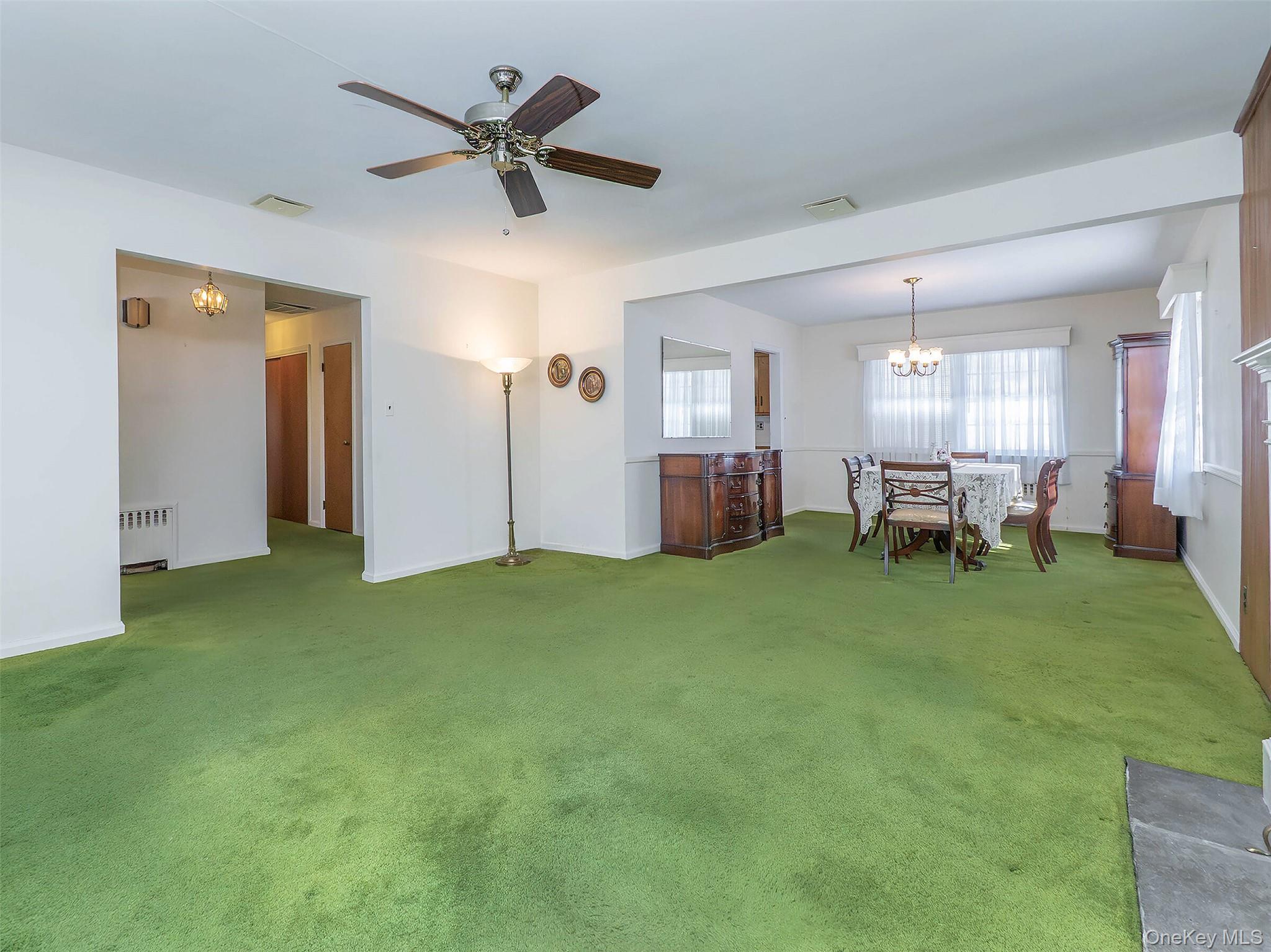 856 Glen Cove Avenue Property Photo 7