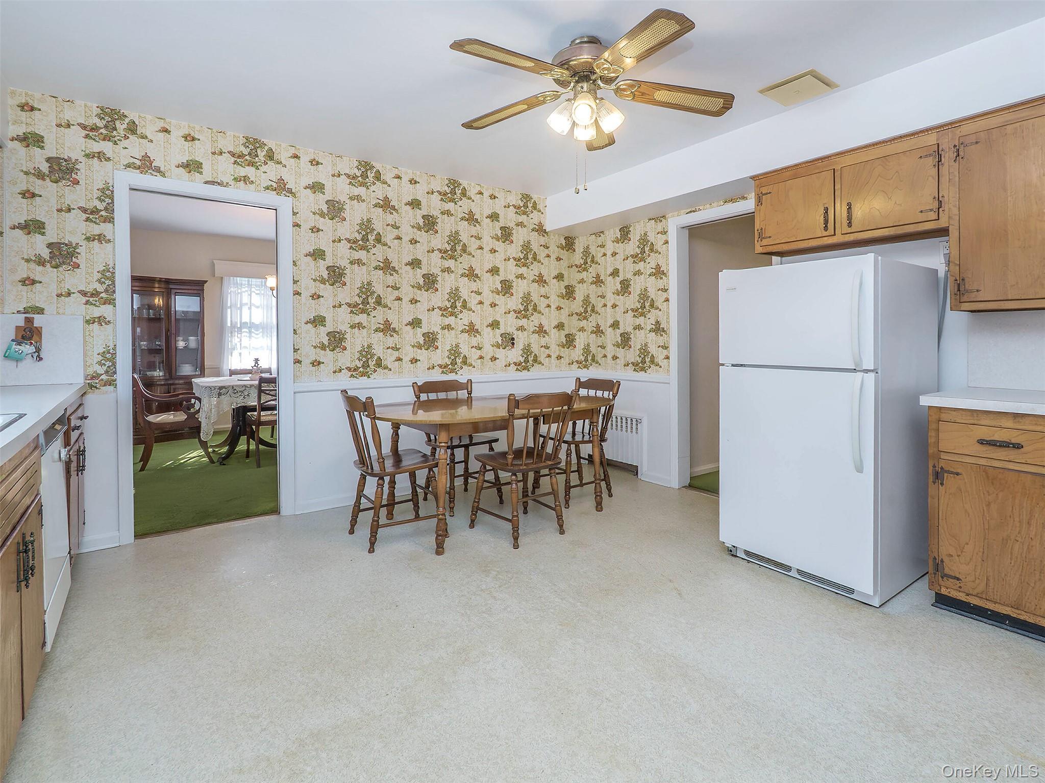 856 Glen Cove Avenue Property Photo 11