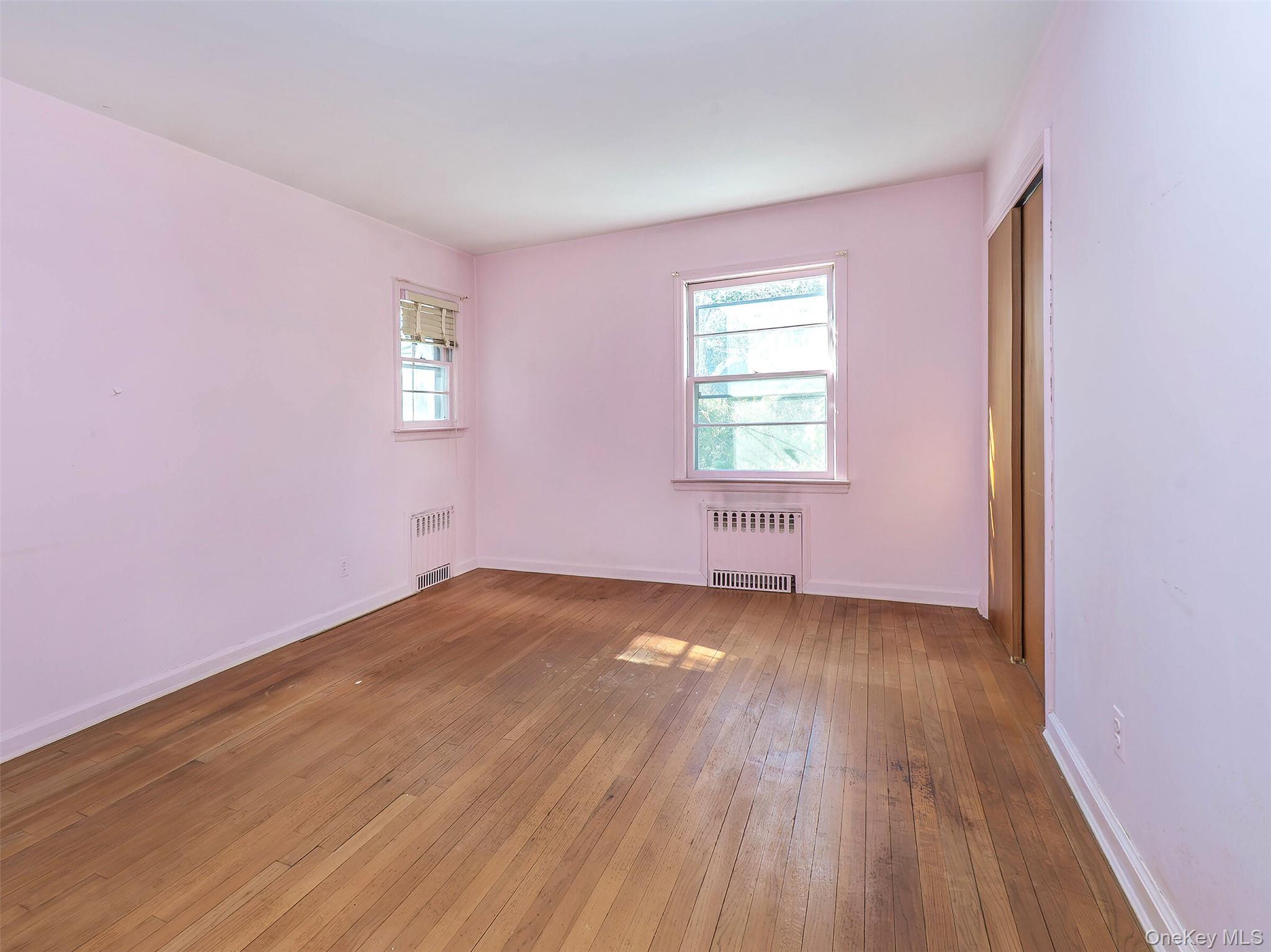 856 Glen Cove Avenue Property Photo 18