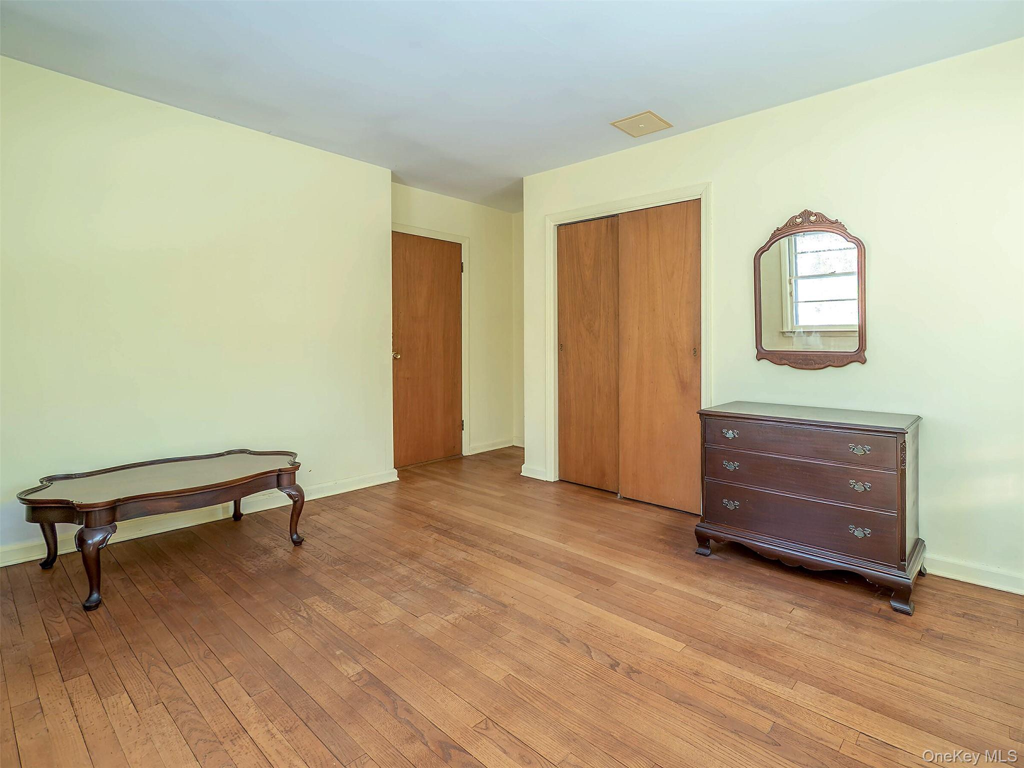 856 Glen Cove Avenue Property Photo 19