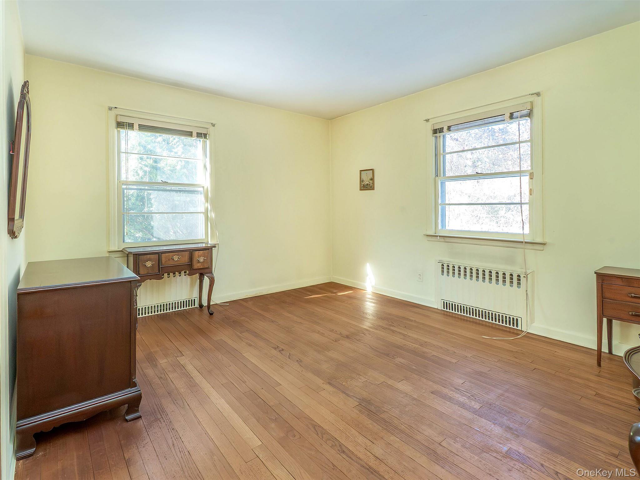 856 Glen Cove Avenue Property Photo 20