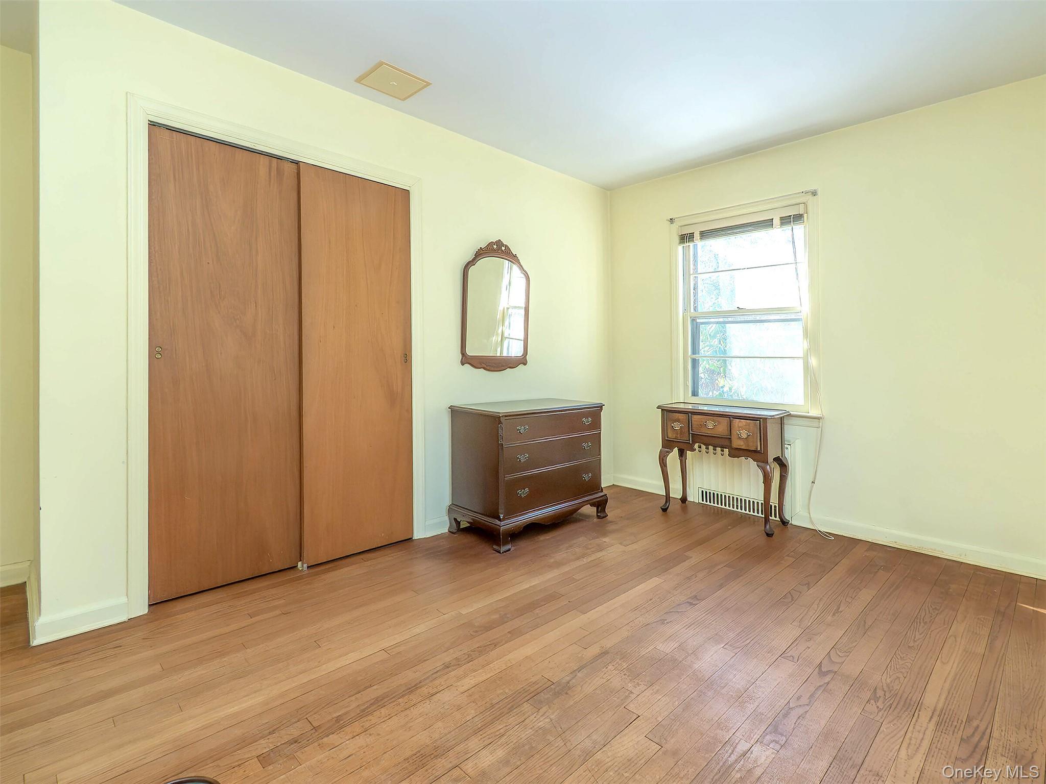 856 Glen Cove Avenue Property Photo 21