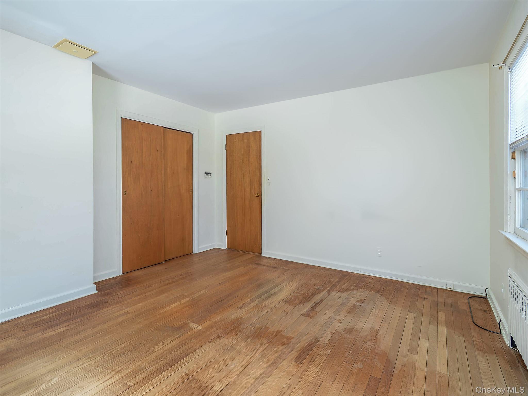 856 Glen Cove Avenue Property Photo 23