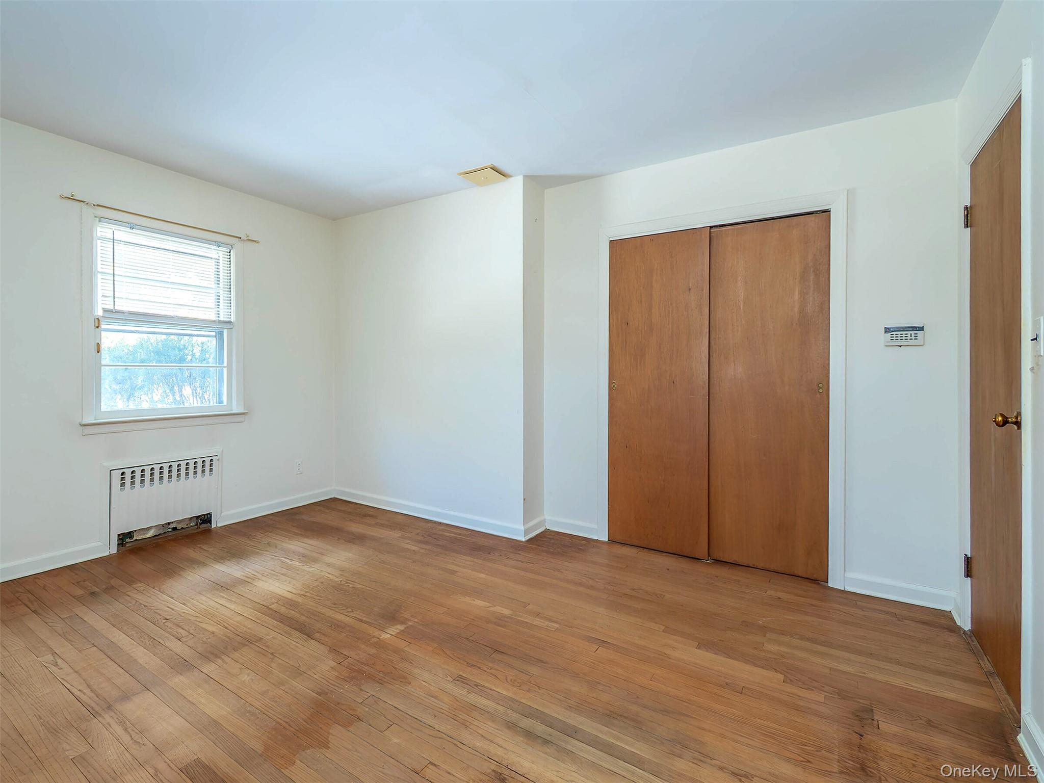 856 Glen Cove Avenue Property Photo 24