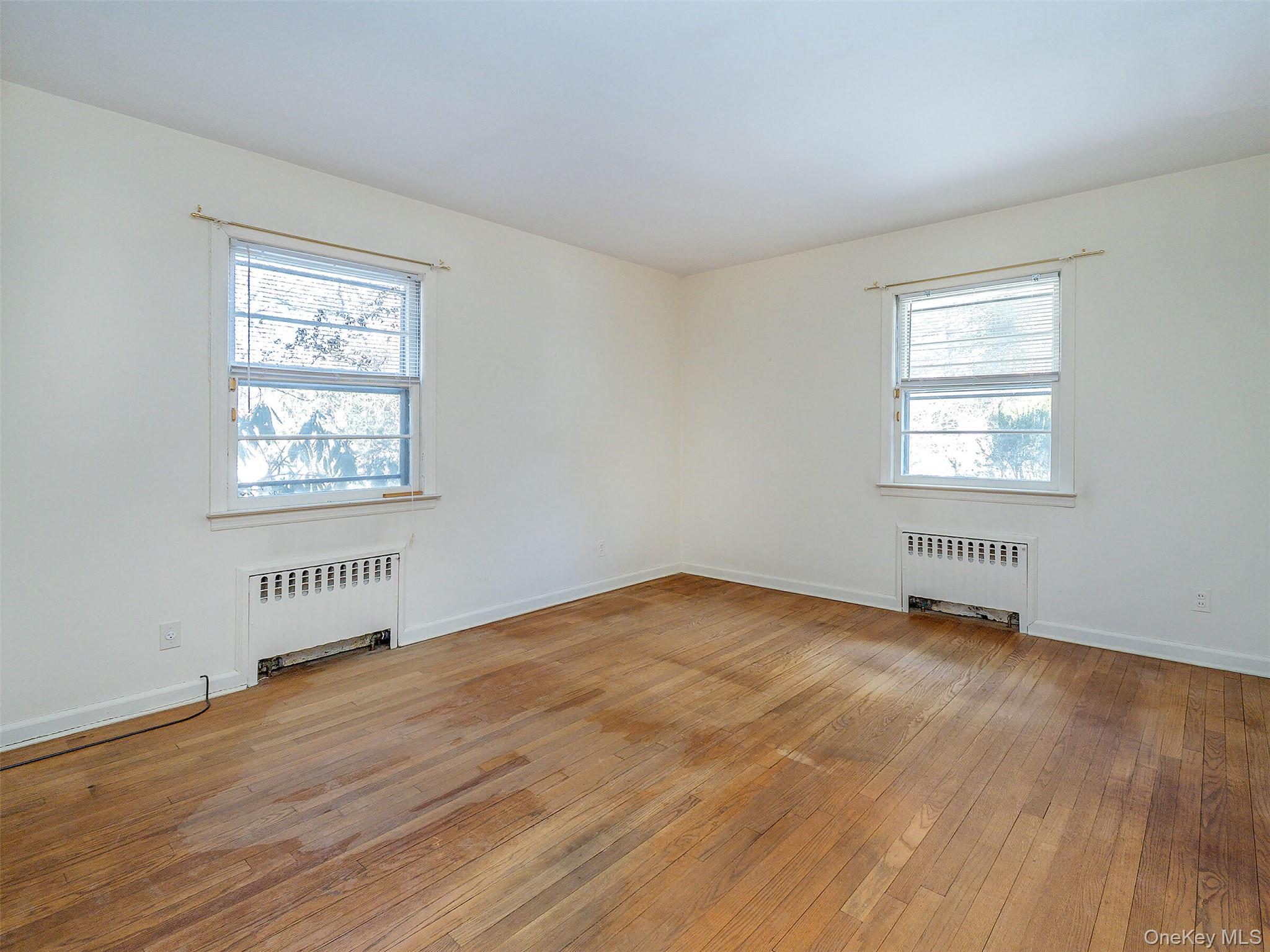 856 Glen Cove Avenue Property Photo 25