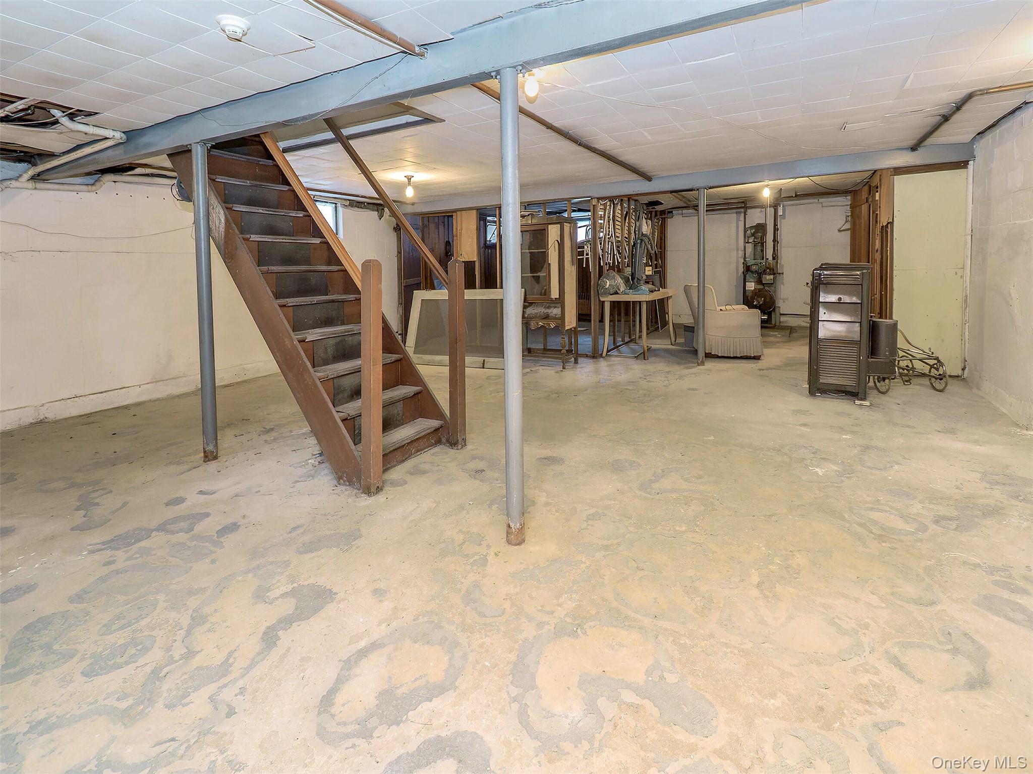856 Glen Cove Avenue Property Photo 26