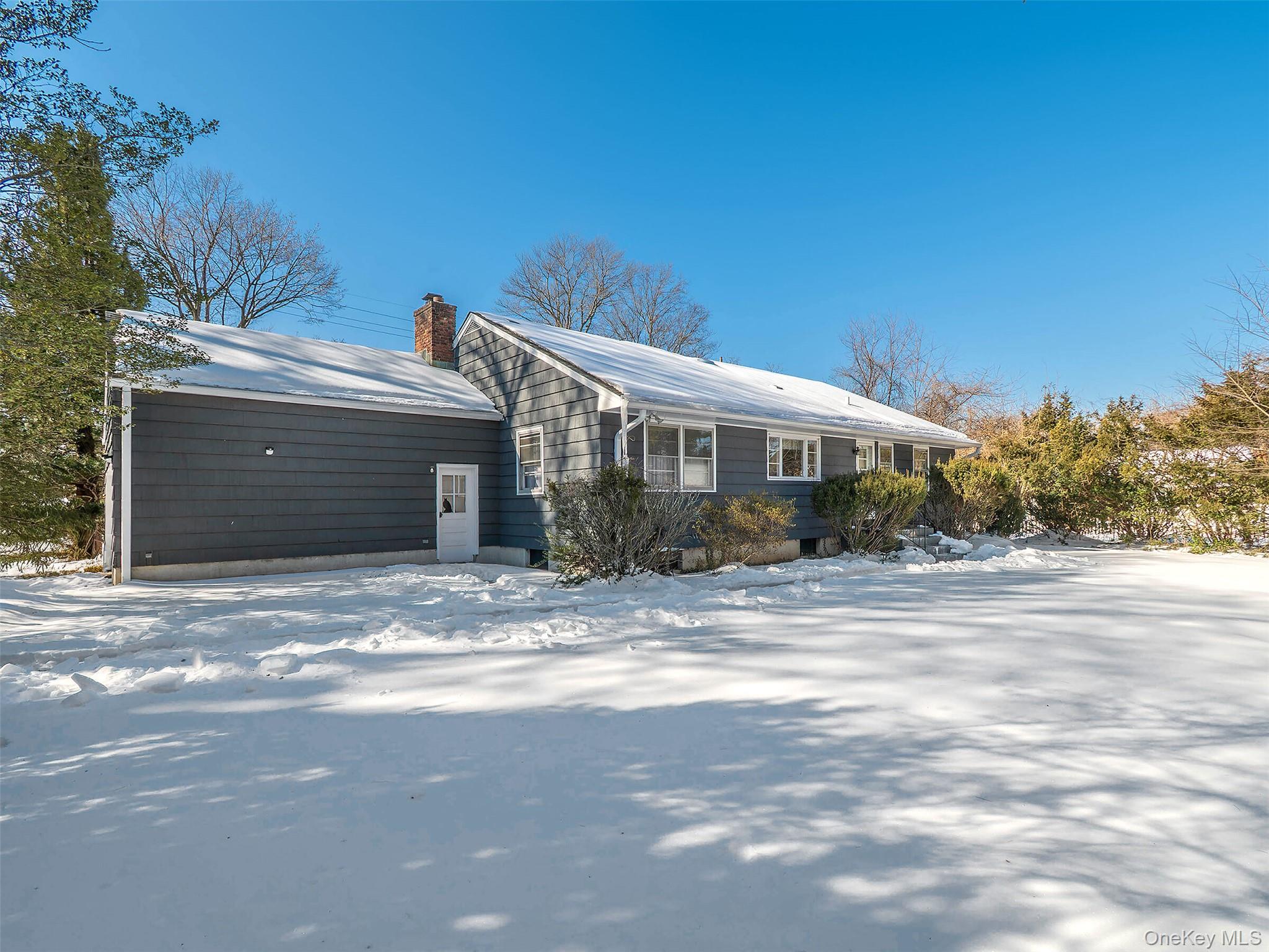 856 Glen Cove Avenue Property Photo 27