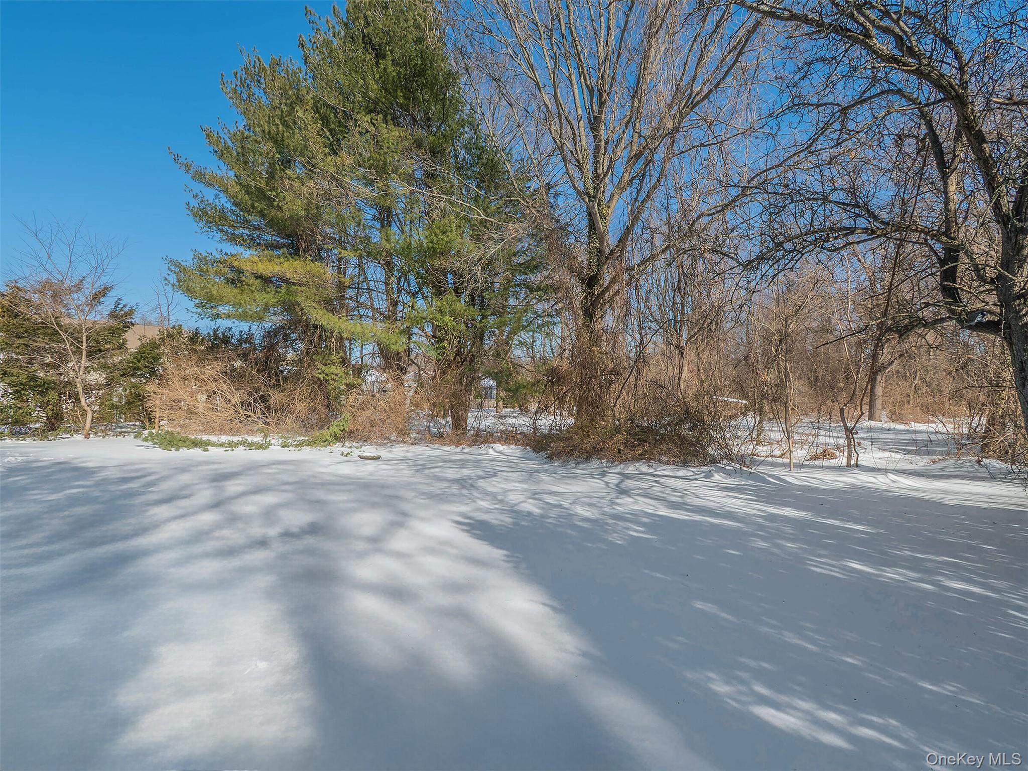 856 Glen Cove Avenue Property Photo 28
