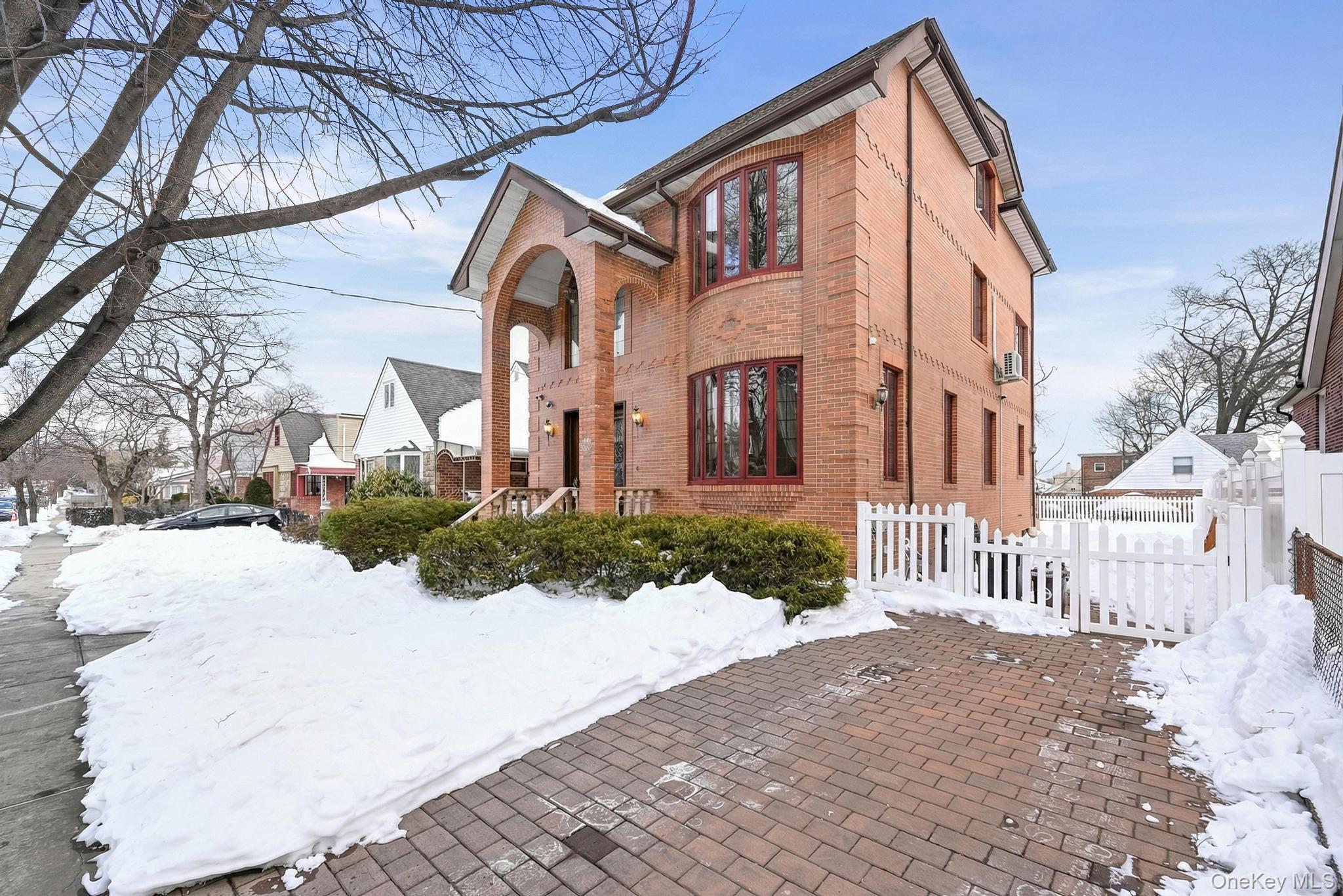 6537 169th Street Property Photo 2