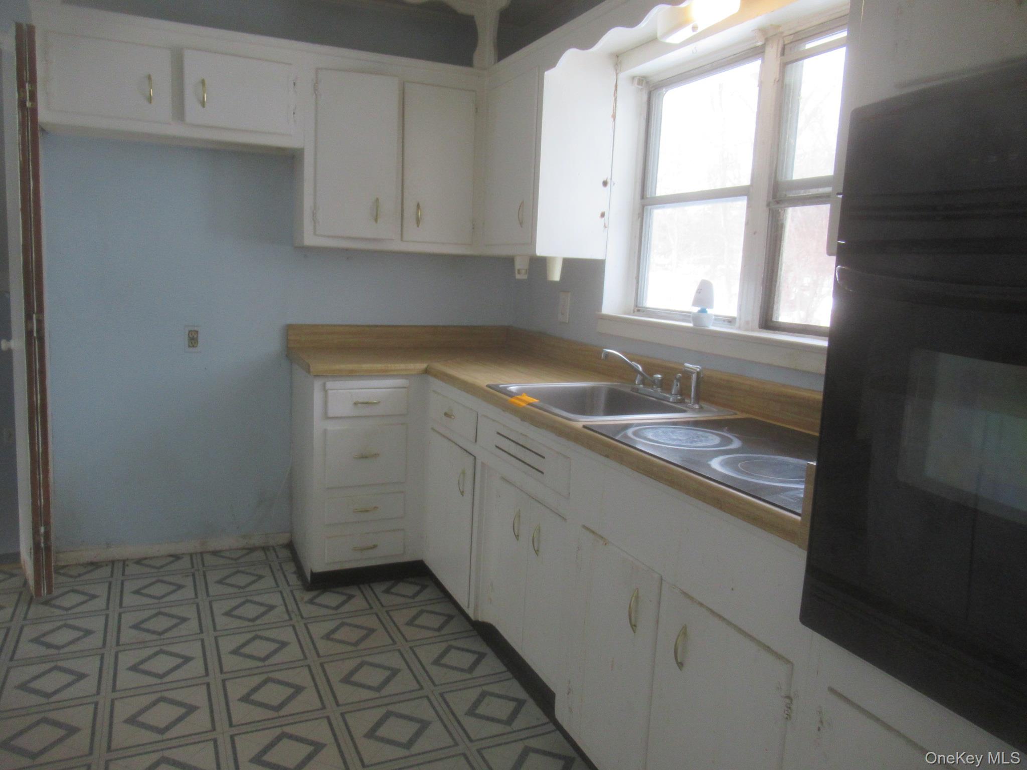 10 Lori Street Property Photo 12