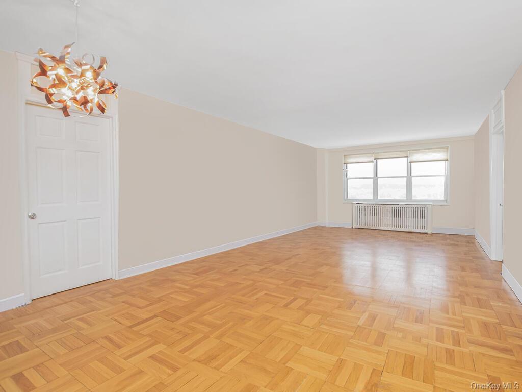 3935 Blackstone Avenue 8a Property Photo 3