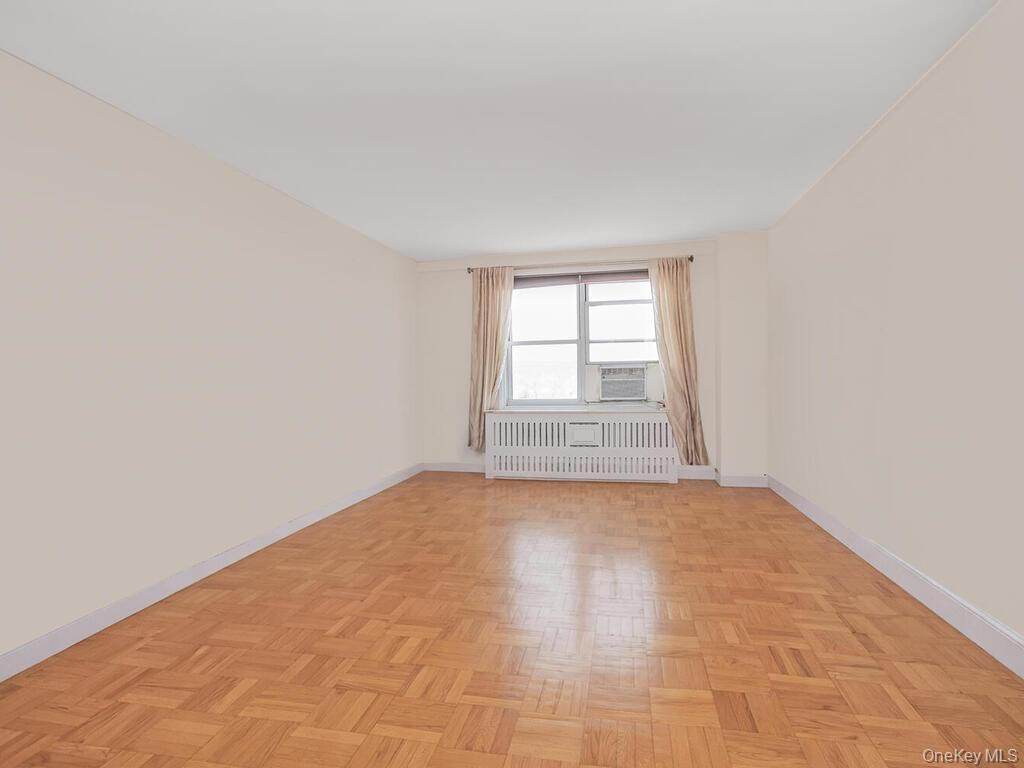 3935 Blackstone Avenue 8a Property Photo 4