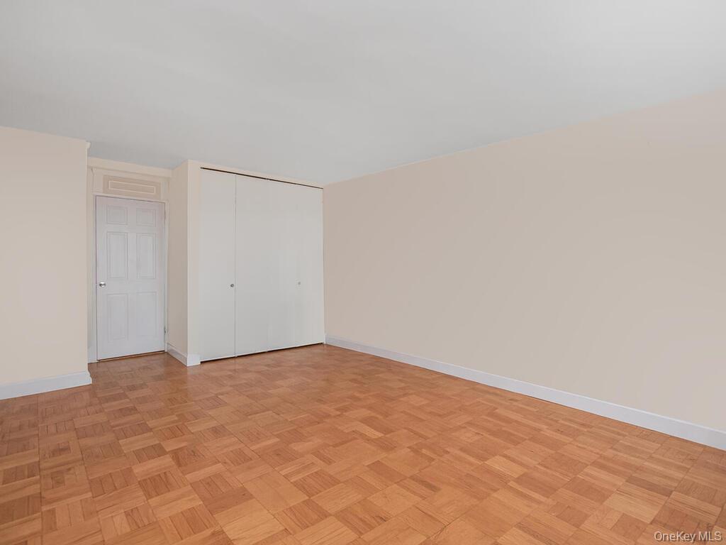 3935 Blackstone Avenue 8a Property Photo 7