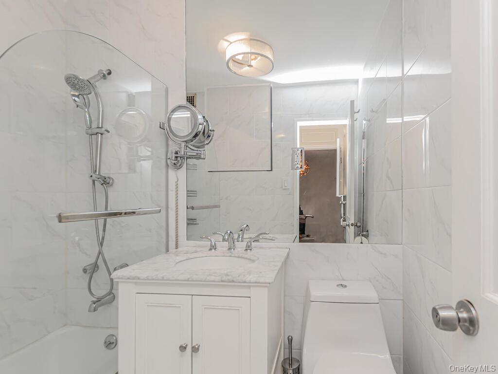 3935 Blackstone Avenue 8a Property Photo 8