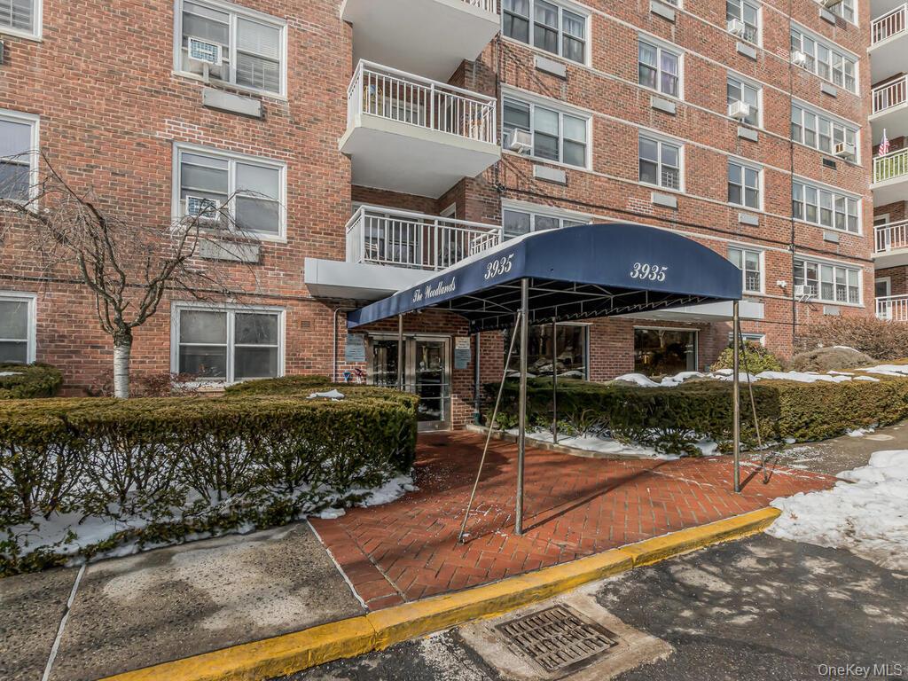 3935 Blackstone Avenue 8a Property Photo 12