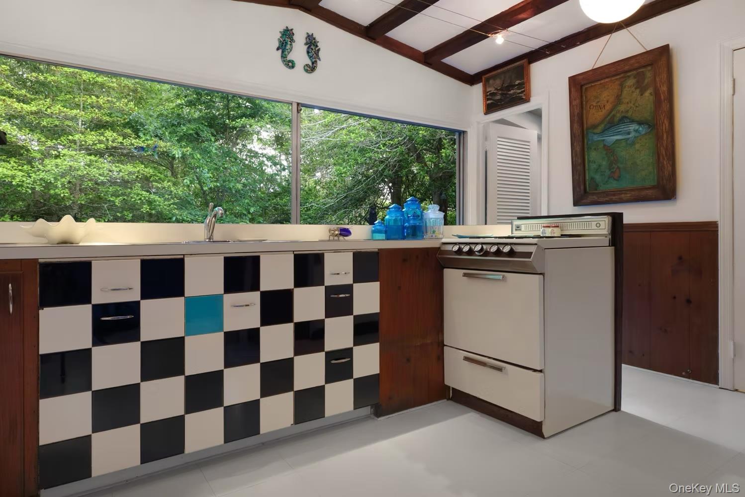 284 Bay Walk Property Photo 6