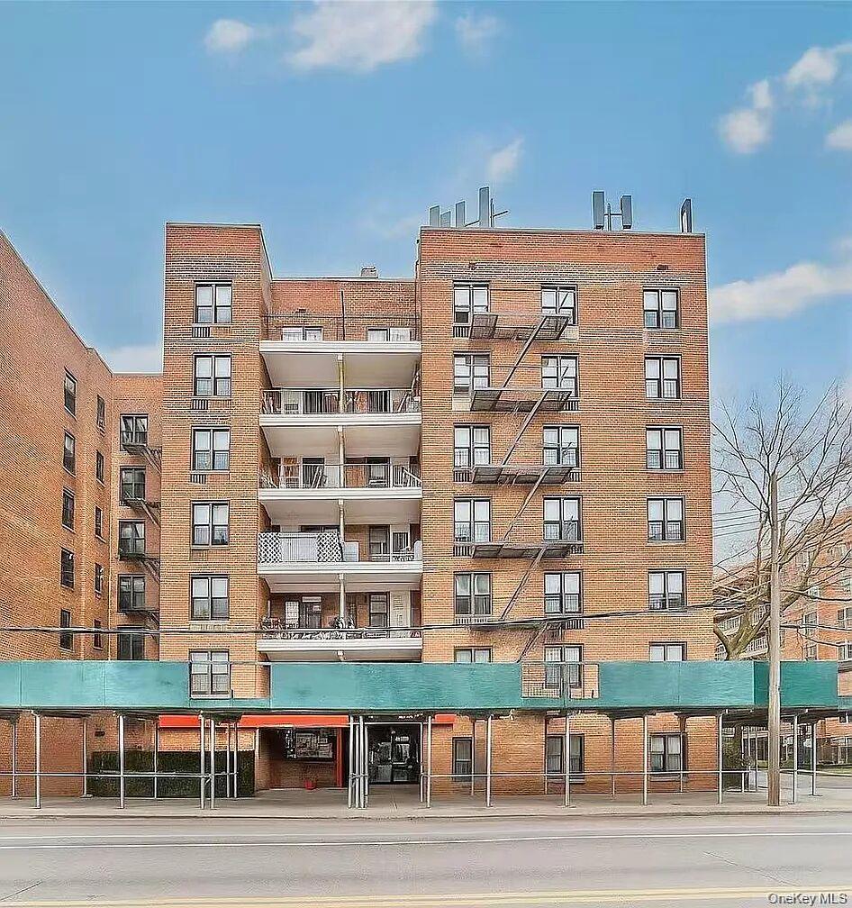 38-25 Parsons Boulevard 4i Property Photo 2