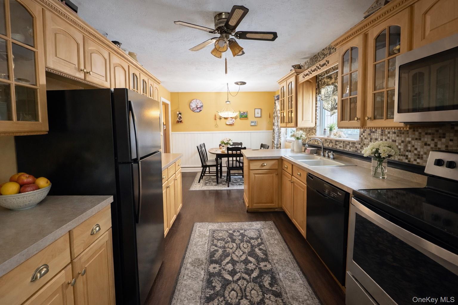 15 Palm Street Property Photo 4