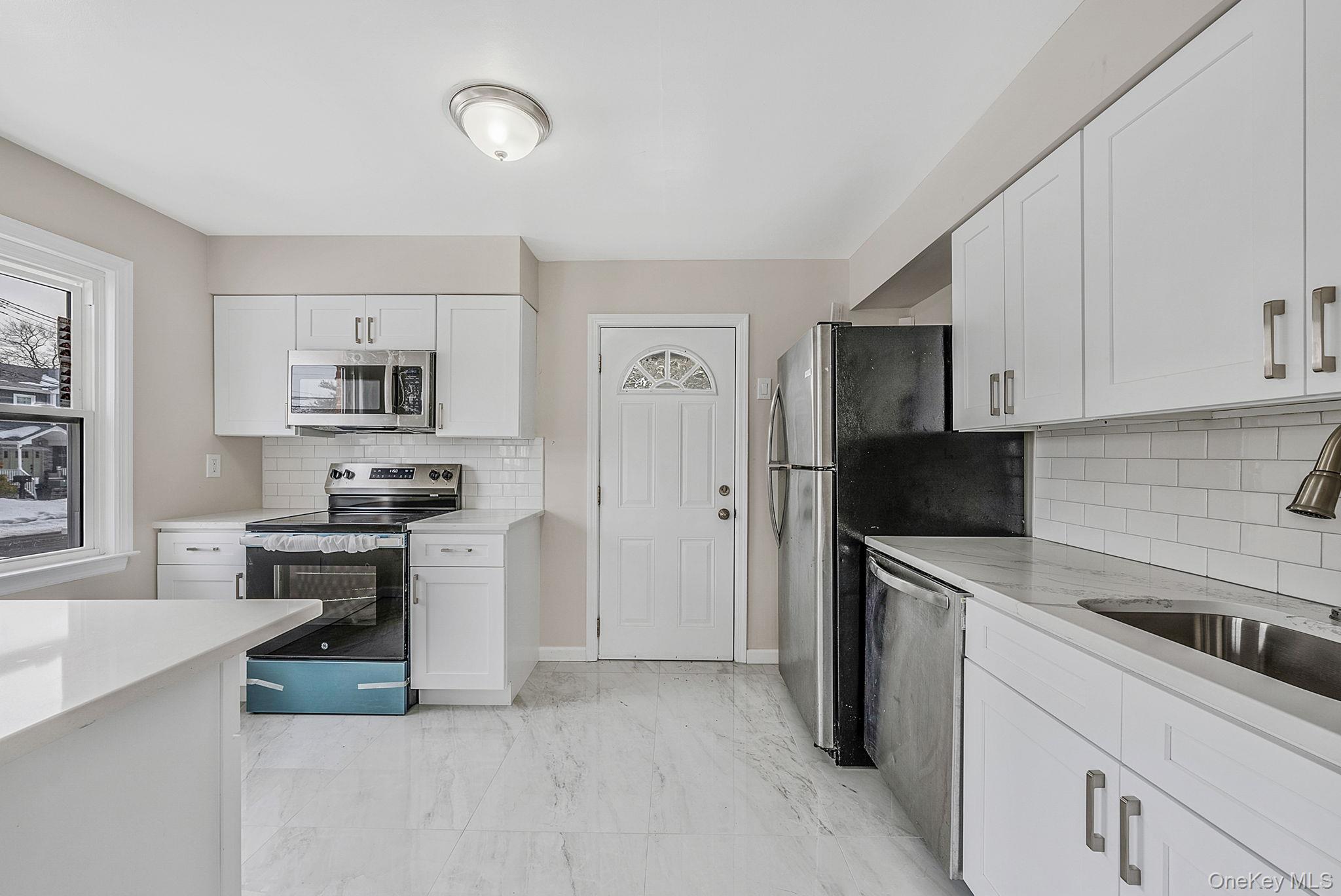 526 Albert Street Property Photo 4