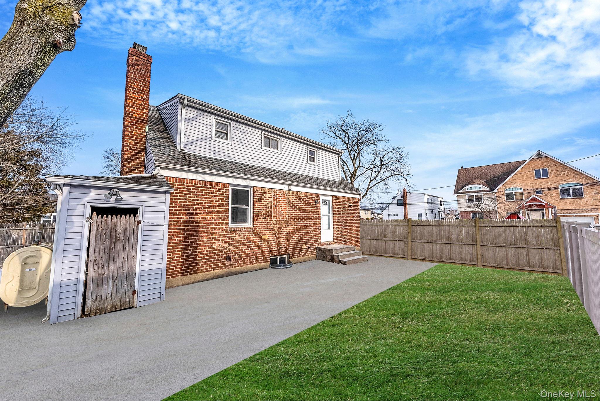 526 Albert Street Property Photo 31