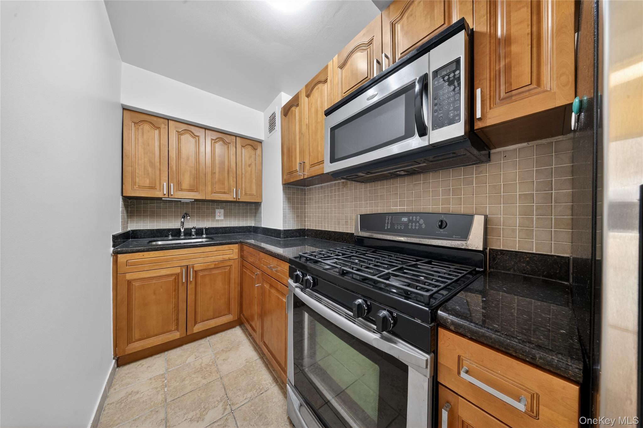 66-10 Thornton Place 4c Property Photo 12
