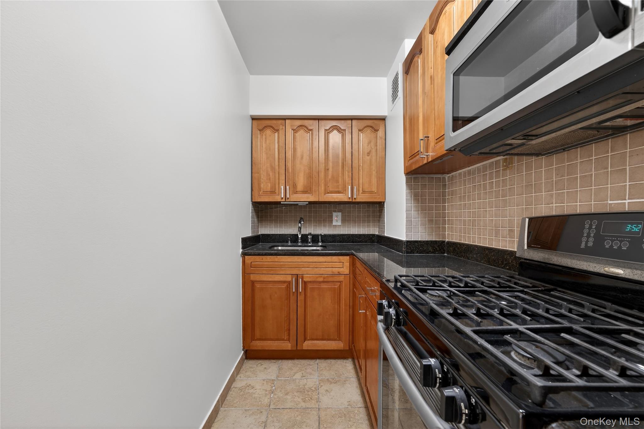 66-10 Thornton Place 4c Property Photo 13