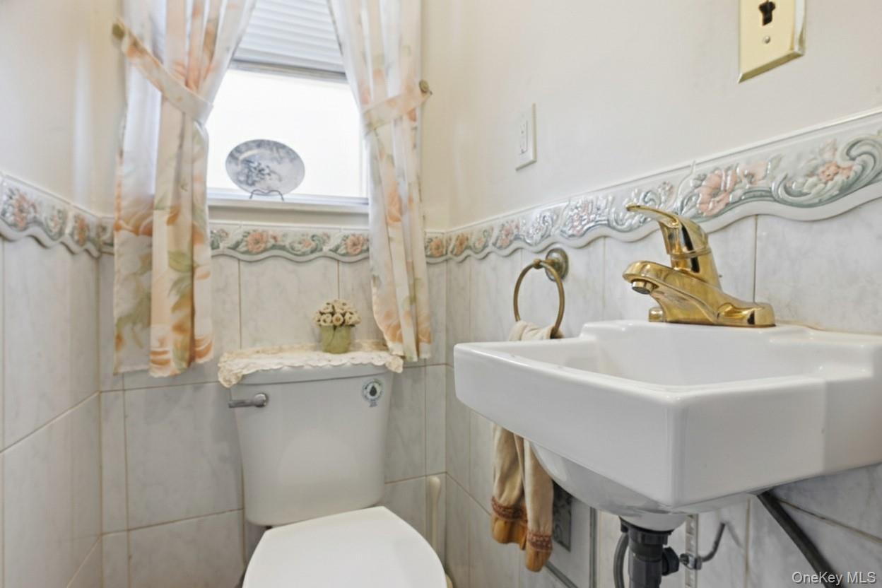 8918 239th Street Property Photo 7