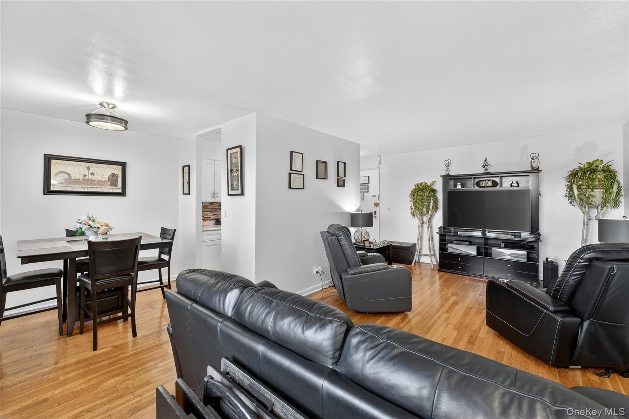 1300 Midland Avenue A50 Property Photo 4