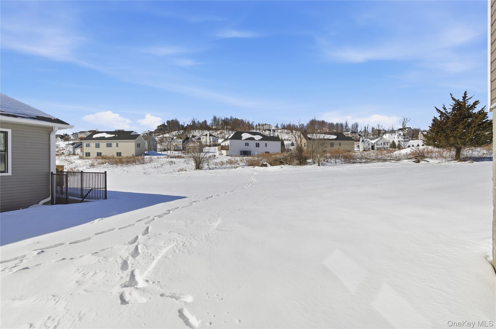 57 Southfield Falls Property Photo 8