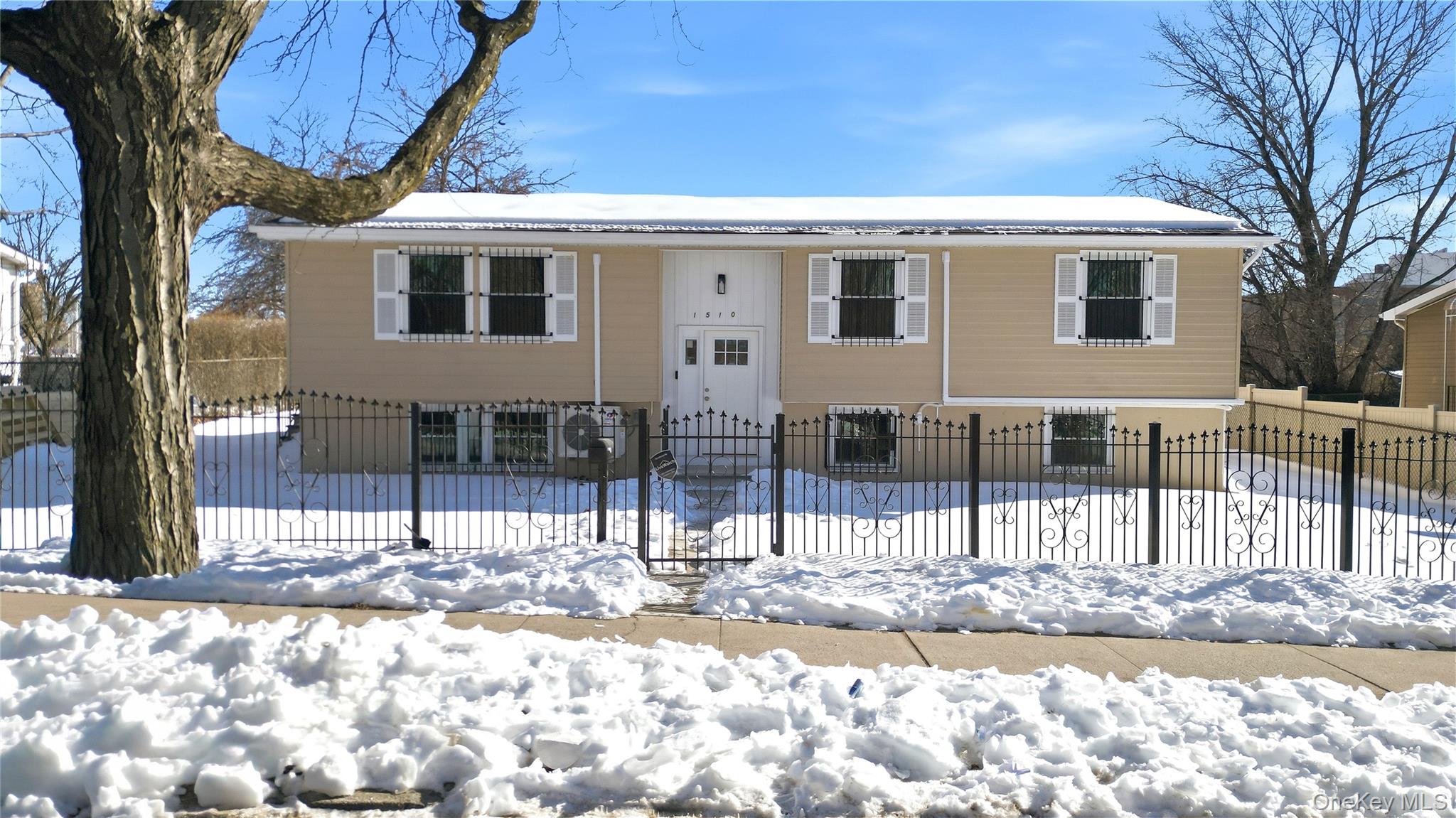 1510 Crotona Park Park Property Photo 2