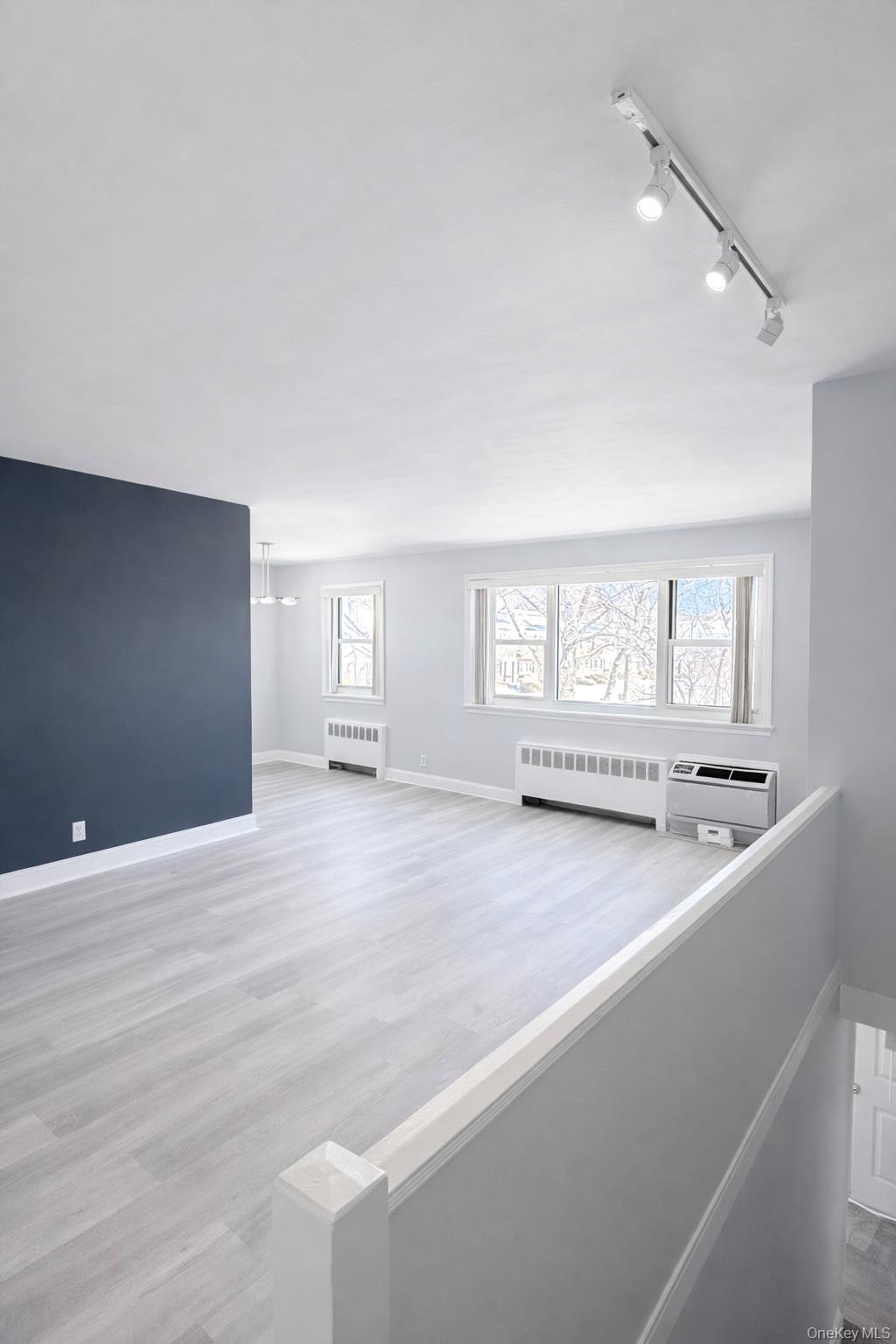 6758 152 Street B Property Photo 2