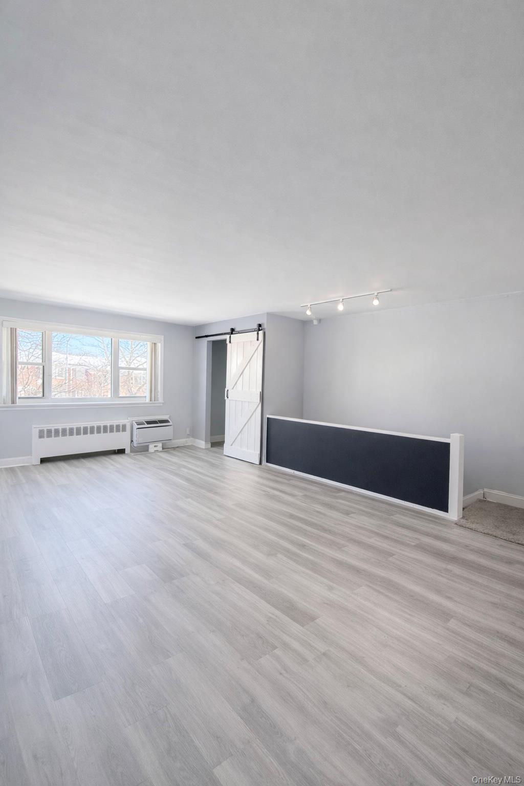 6758 152 Street B Property Photo 3