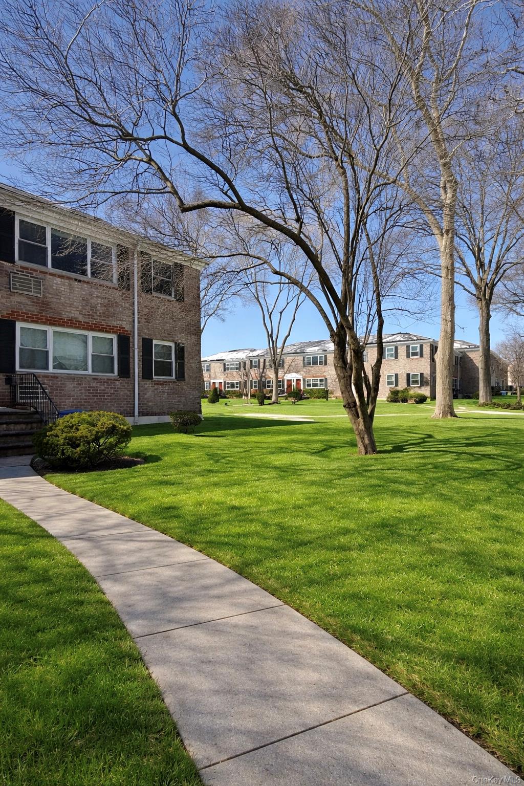 6758 152 Street B Property Photo 10
