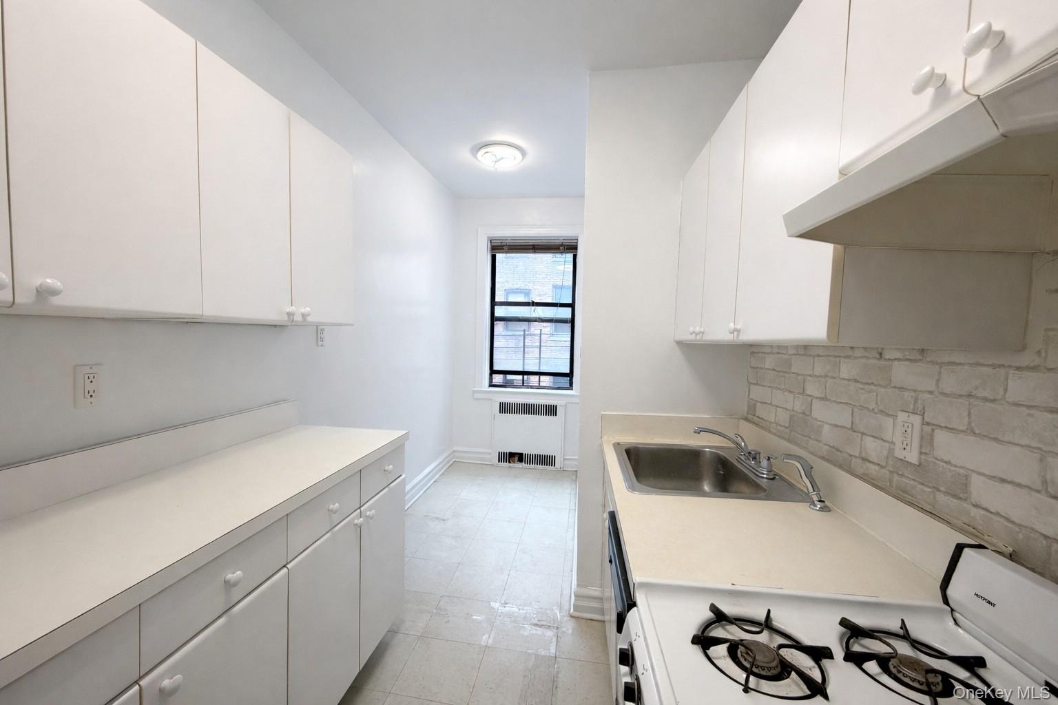 35-50 82 St 4a Property Photo 6