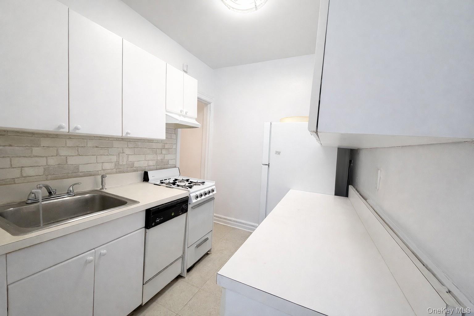 35-50 82 St 4a Property Photo 7