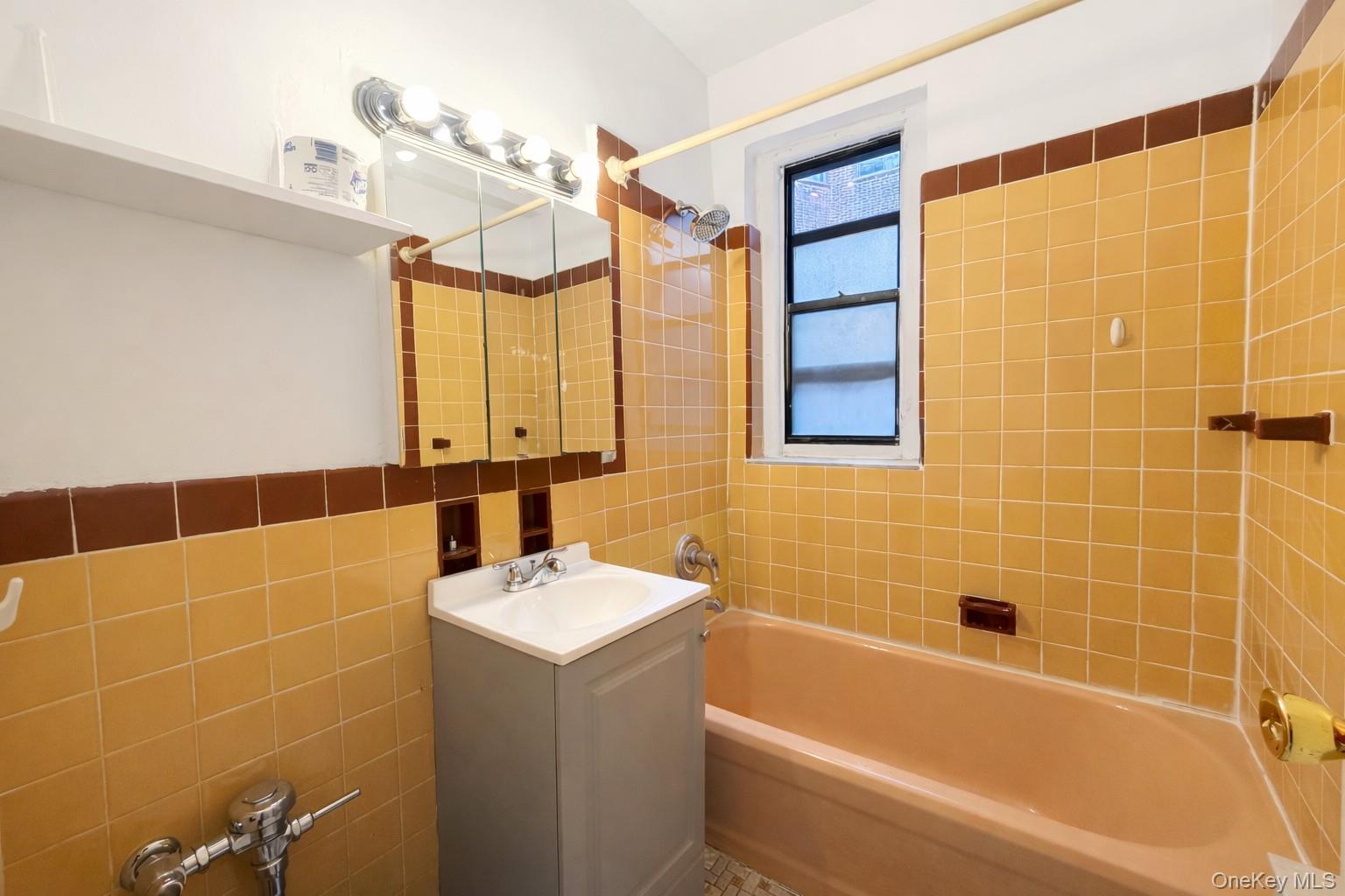 35-50 82 St 4a Property Photo 8