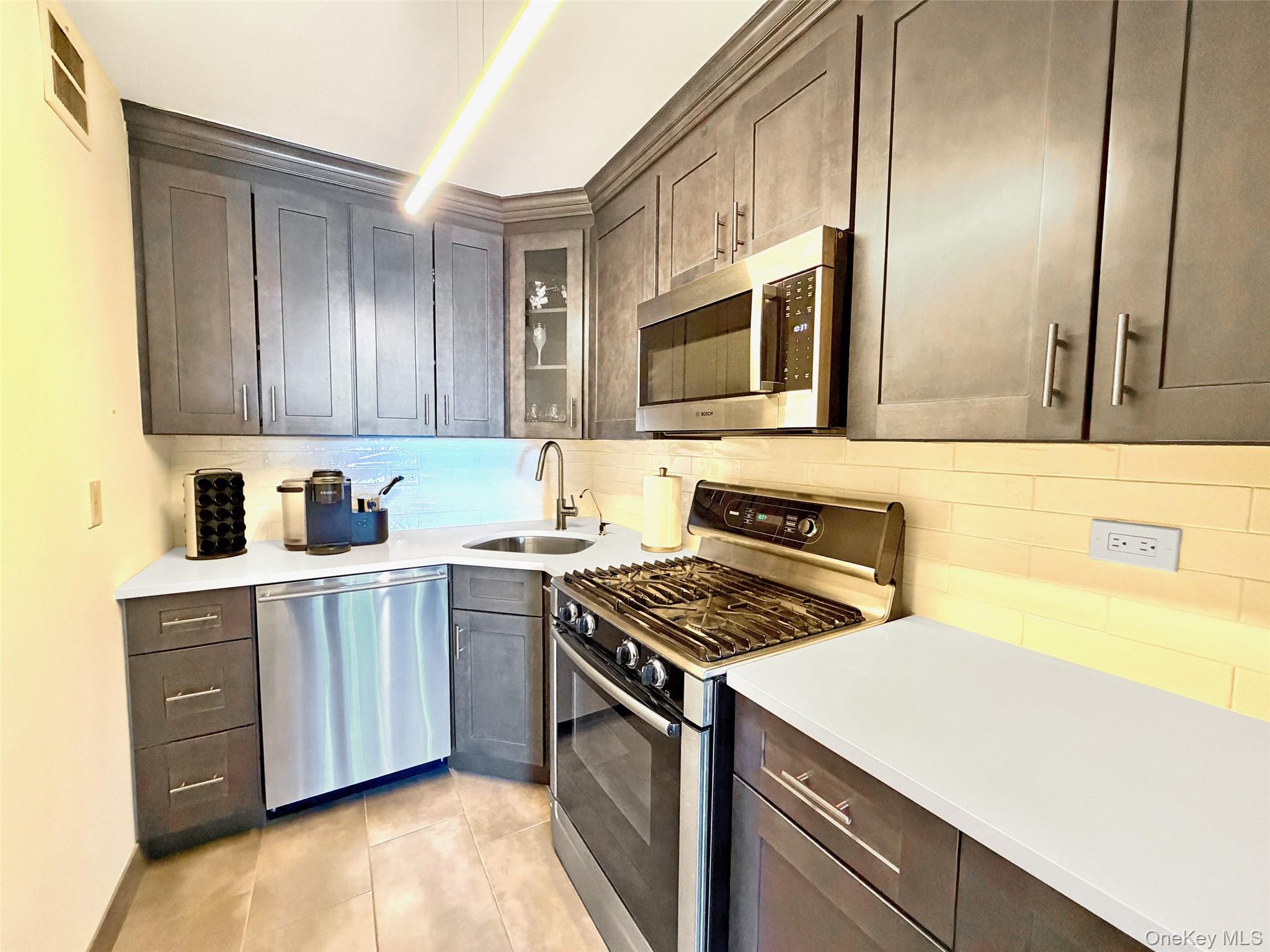 61-20 Grand Central Parkway A1008 Property Photo 6