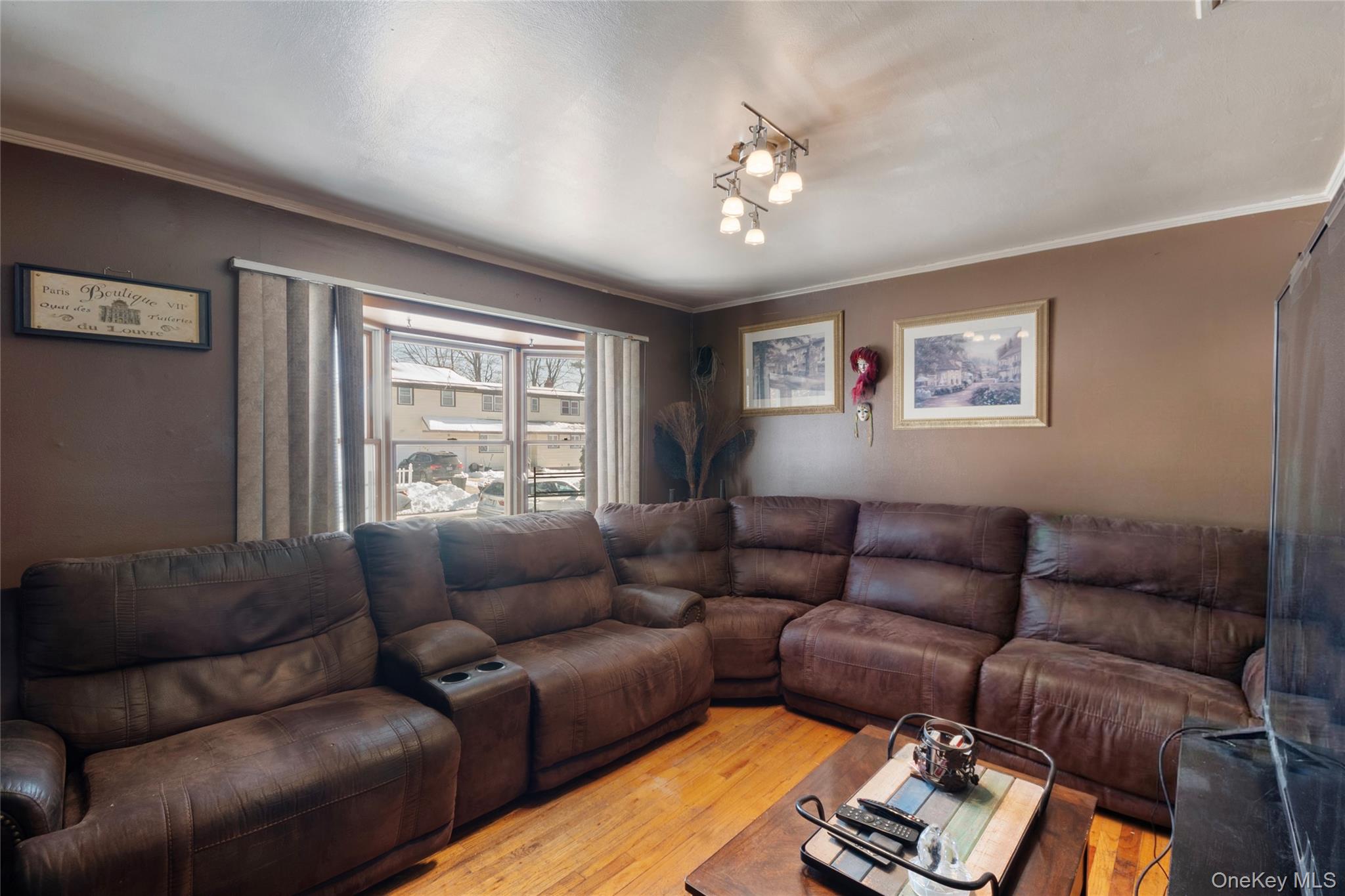 208 Charter Oaks Avenue Property Photo 2