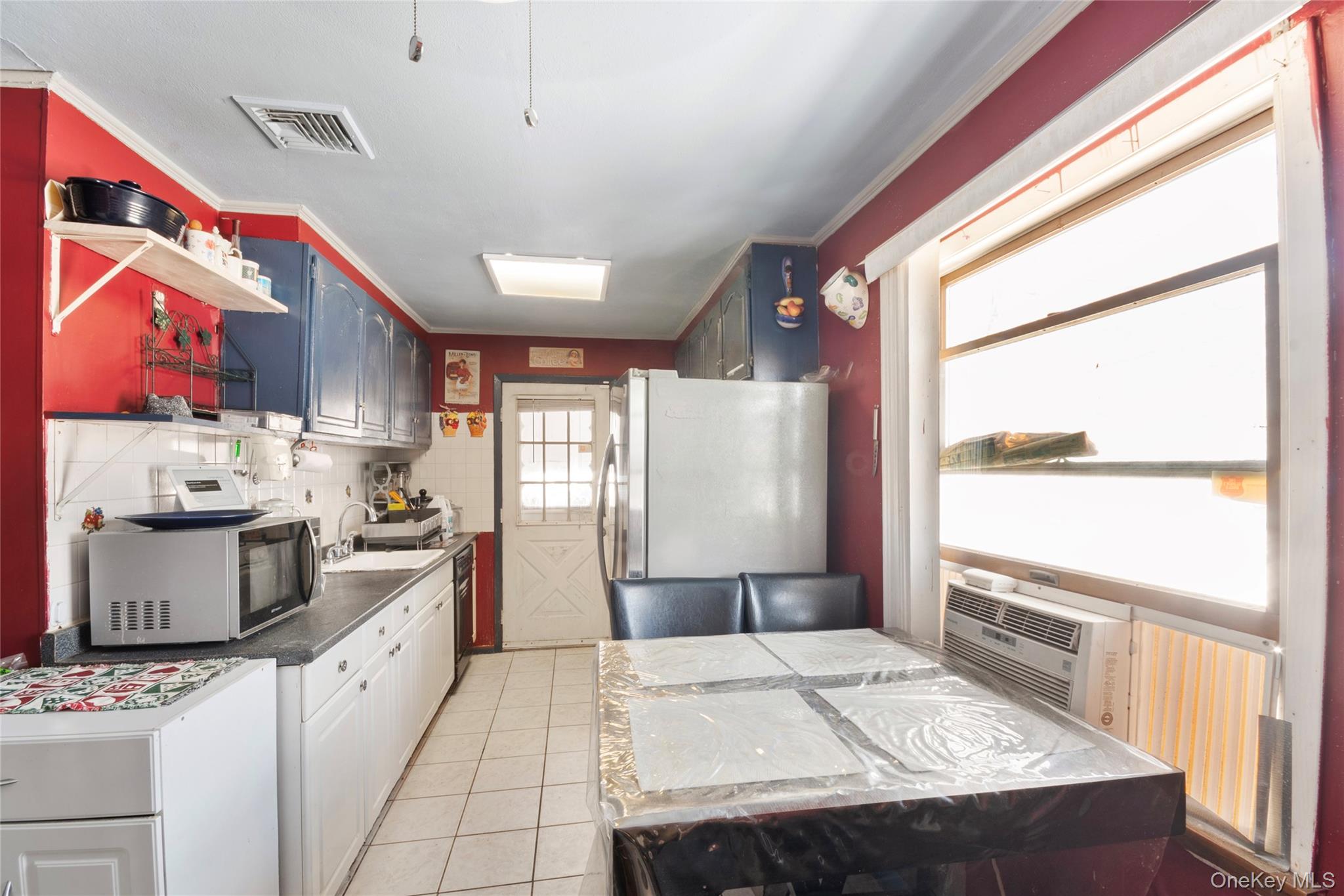 208 Charter Oaks Avenue Property Photo 4