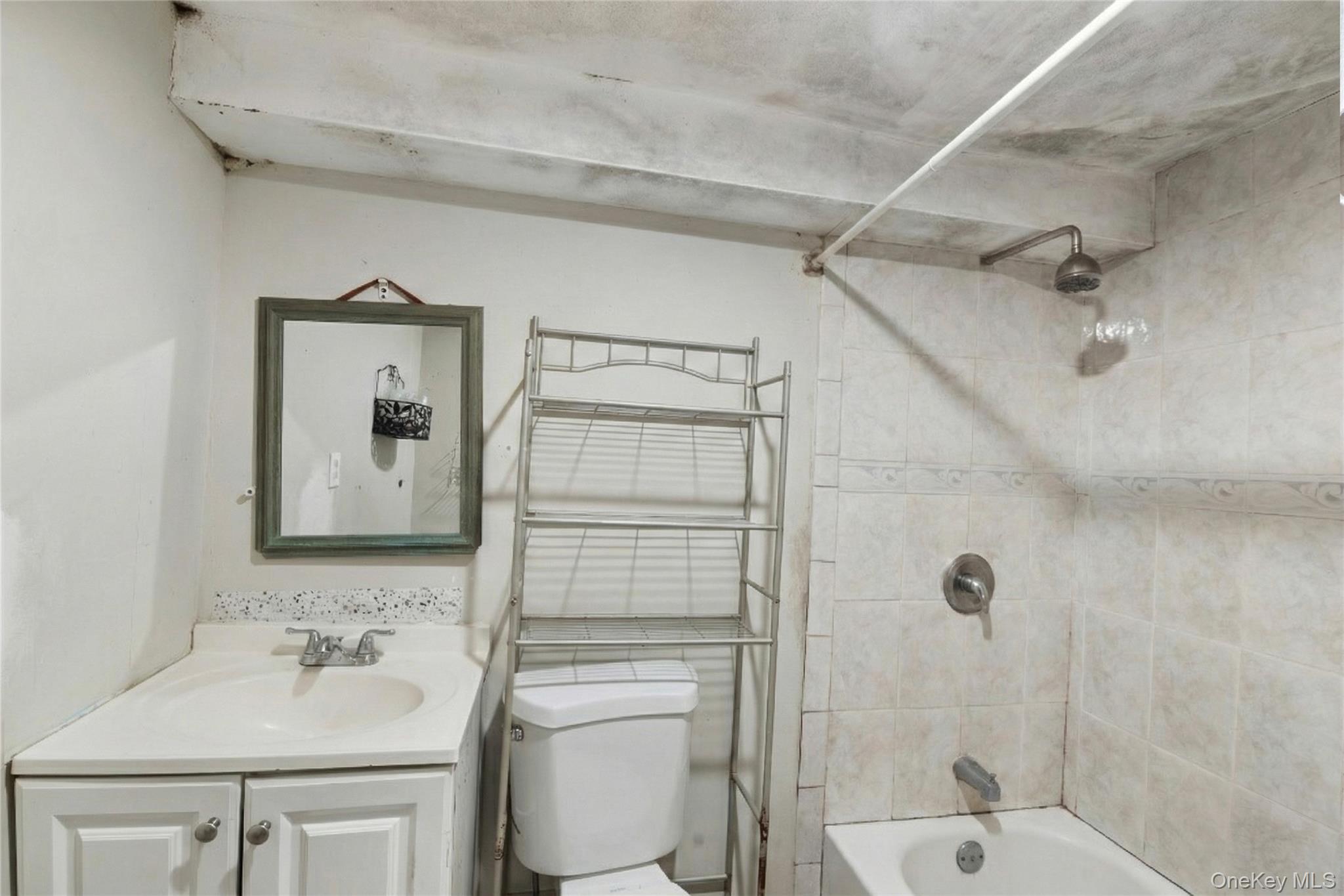208 Charter Oaks Avenue Property Photo 11