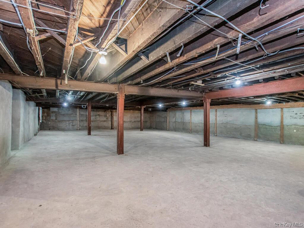 200 W 1st Street Property Photo 14