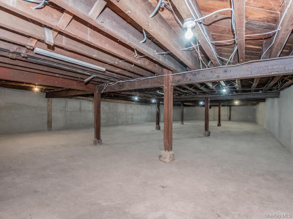 200 W 1st Street Property Photo 15