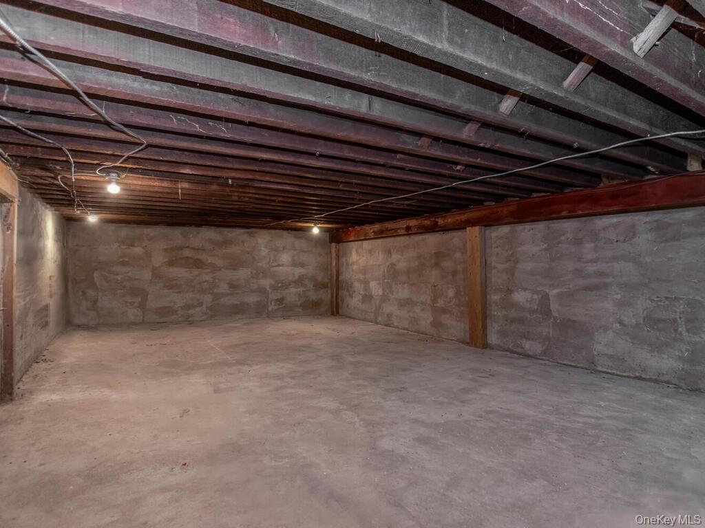 200 W 1st Street Property Photo 17